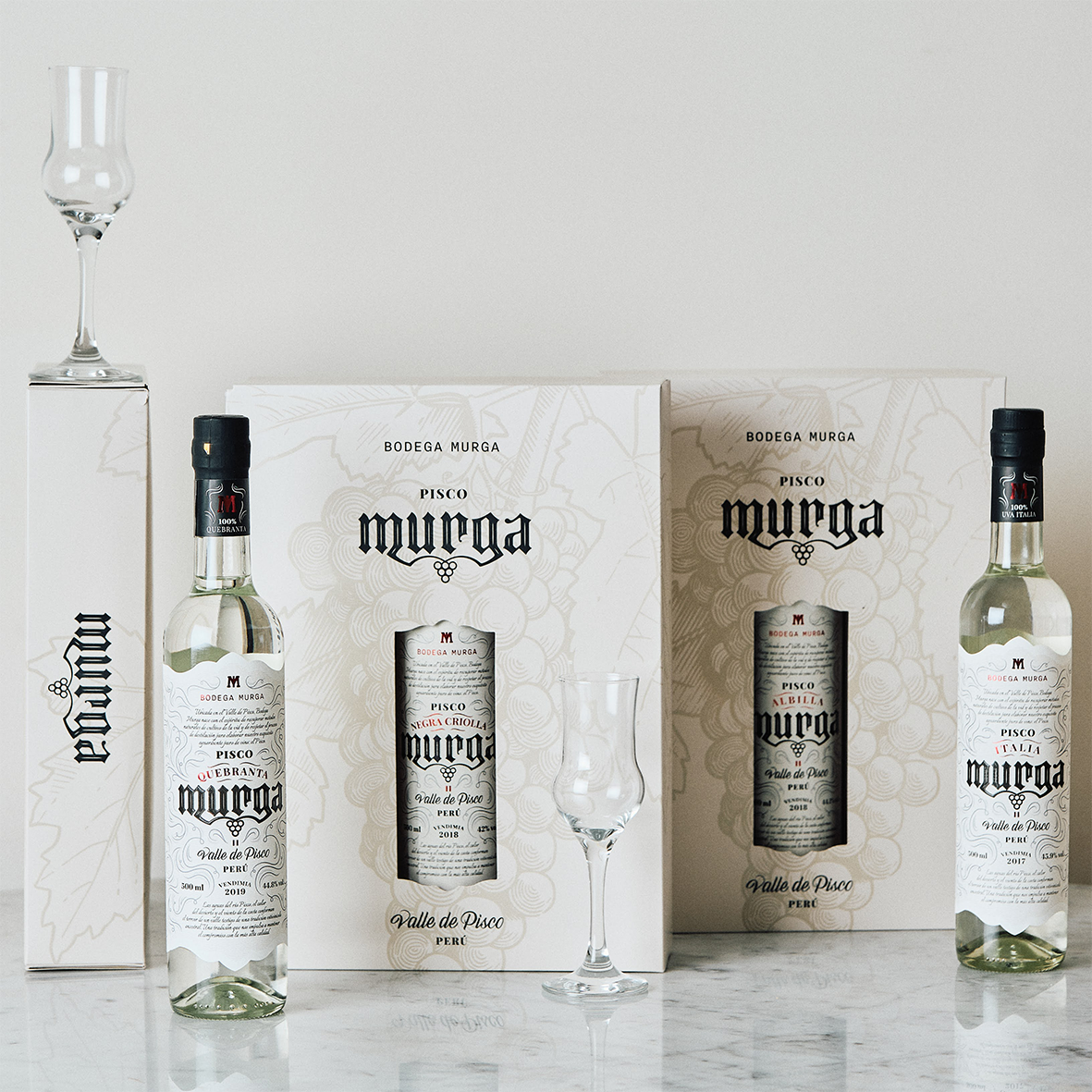 Pisco en caja de regalo + dos copas