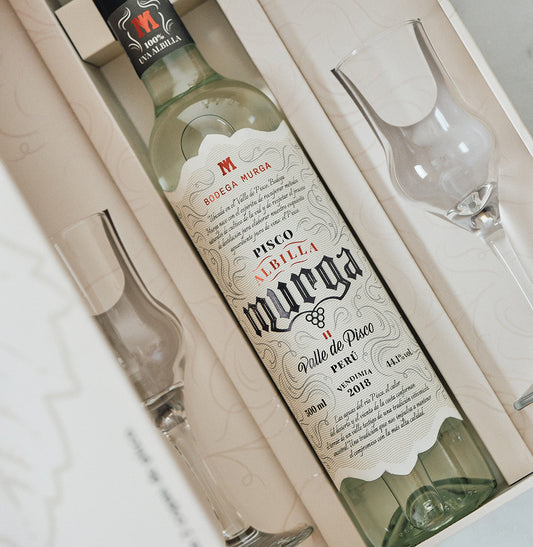 Pisco en caja de regalo + dos copas